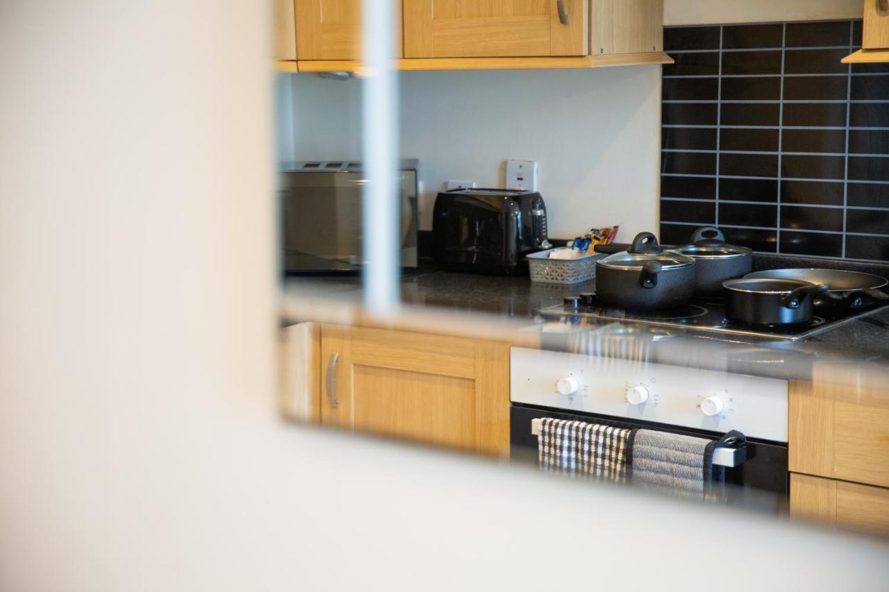 1-Bedroom Apartment With Balcony, Hoddesdon Ngoại thất bức ảnh